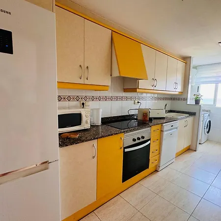 Apartamento .apartamento 1a Linea De Playa + Piscina + Parking *